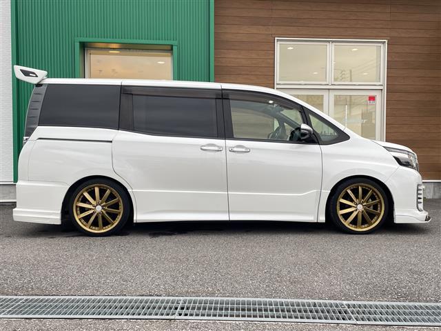 ヴォクシー ＺＳ　禁煙車　社外ナビ　フリップダウンモニター　トヨタセーフティセンス　両側パワースライドドア　ＲＯＷＥＮフルエアロ　ＲＯＷＥＮリアウィング　オートライト　オートマチックハイビーム　ＬＥＤヘッドライト（19枚目）