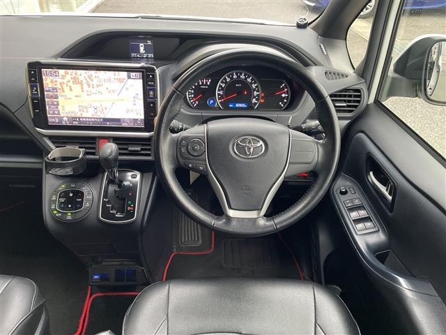 ヴォクシー ＺＳ　禁煙車　社外ナビ　フリップダウンモニター　トヨタセーフティセンス　両側パワースライドドア　ＲＯＷＥＮフルエアロ　ＲＯＷＥＮリアウィング　オートライト　オートマチックハイビーム　ＬＥＤヘッドライト（21枚目）
