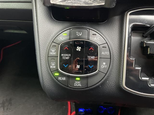 ヴォクシー ＺＳ　禁煙車　社外ナビ　フリップダウンモニター　トヨタセーフティセンス　両側パワースライドドア　ＲＯＷＥＮフルエアロ　ＲＯＷＥＮリアウィング　オートライト　オートマチックハイビーム　ＬＥＤヘッドライト（27枚目）