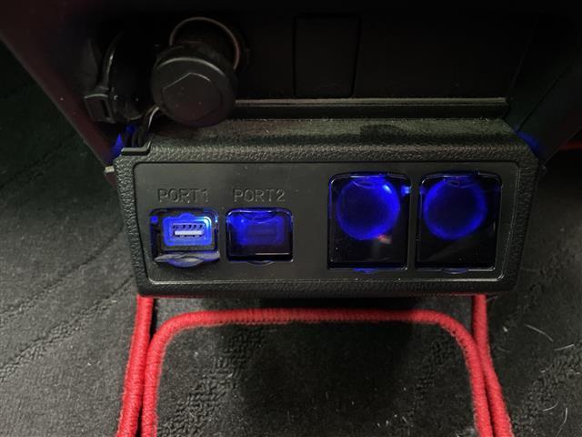 ヴォクシー ＺＳ　禁煙車　社外ナビ　フリップダウンモニター　トヨタセーフティセンス　両側パワースライドドア　ＲＯＷＥＮフルエアロ　ＲＯＷＥＮリアウィング　オートライト　オートマチックハイビーム　ＬＥＤヘッドライト（29枚目）