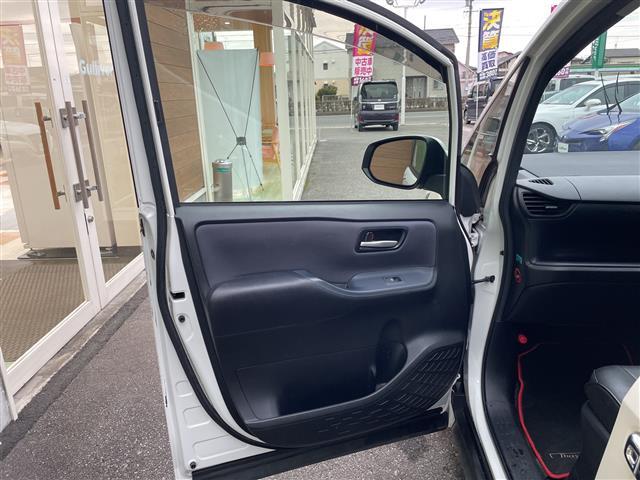 ヴォクシー ＺＳ　禁煙車　社外ナビ　フリップダウンモニター　トヨタセーフティセンス　両側パワースライドドア　ＲＯＷＥＮフルエアロ　ＲＯＷＥＮリアウィング　オートライト　オートマチックハイビーム　ＬＥＤヘッドライト（40枚目）