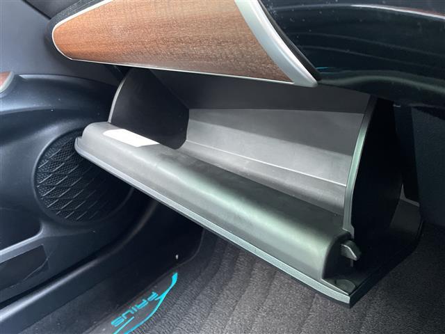 プリウス Ａツーリングセレクション　禁煙車　純正ナビ　レーダークルーズ　プリクラッシュセーフティ　モデリスタエアロ　前後コーナーセンサー　レーンキープアシスト　合皮シート　シートヒーター　オートハイビーム　ビルトインＥＴＣ　純正アルミ（32枚目）