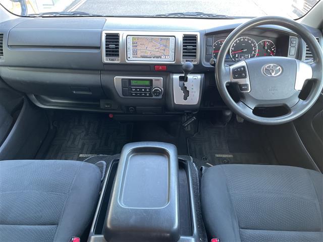 ハイエースバン スーパーGL 禁煙車 純正ナビ ワンセグTV 4WD 両側パワースライドドア バックカメラ ビルトインETC 純正アルミホイール 純正フロアマット 純正ドアバイザー ドライブレコーダー フォグライト オートエアコン(2枚目)