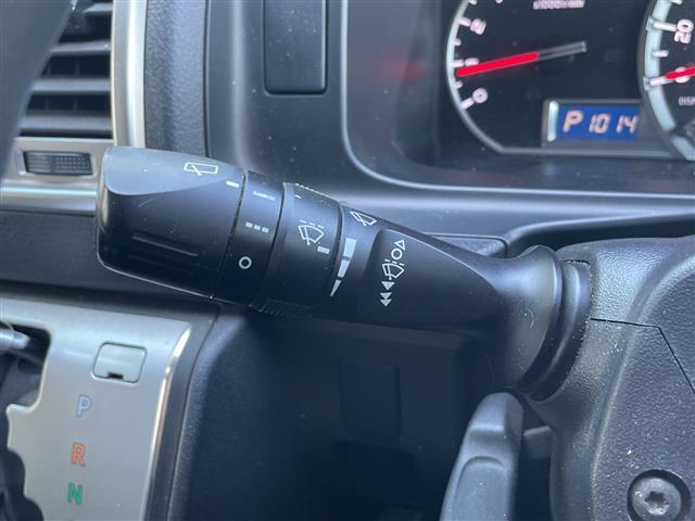 ハイエースバン スーパーGL 禁煙車 純正ナビ ワンセグTV 4WD 両側パワースライドドア バックカメラ ビルトインETC 純正アルミホイール 純正フロアマット 純正ドアバイザー ドライブレコーダー フォグライト オートエアコン(6枚目)