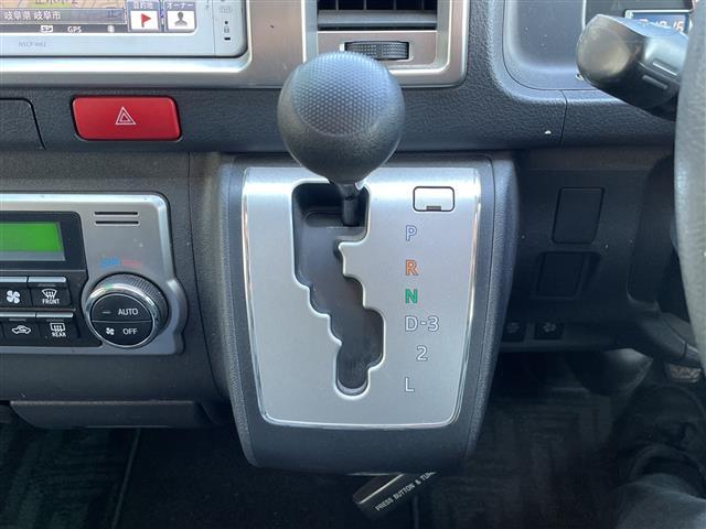 ハイエースバン スーパーGL 禁煙車 純正ナビ ワンセグTV 4WD 両側パワースライドドア バックカメラ ビルトインETC 純正アルミホイール 純正フロアマット 純正ドアバイザー ドライブレコーダー フォグライト オートエアコン(29枚目)