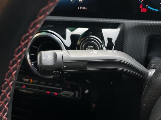 Ａクラスセダン Ａ１８０　スタイルセダン　禁煙車　純正ナビ　Ｂカメラ　ドラレコ　シートヒータ　パワーシート　ＢＳＭ　オートライト　ＬＥＤ　フォグランプ　オートエアコン　プッシュスタート　スマートキー　スペアキー　純正アルミホイール　ＥＴＣ（10枚目）