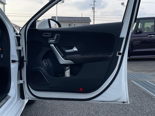Ａクラスセダン Ａ１８０　スタイルセダン　禁煙車　純正ナビ　Ｂカメラ　ドラレコ　シートヒータ　パワーシート　ＢＳＭ　オートライト　ＬＥＤ　フォグランプ　オートエアコン　プッシュスタート　スマートキー　スペアキー　純正アルミホイール　ＥＴＣ（41枚目）