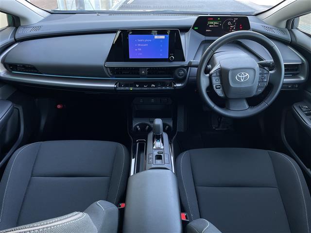 プリウス Ｇ　禁煙車　純正ナビ　トヨタセーフティセンス　ＬＤＡ　ＬＴＡ　ＲＳＡ　レーダークルーズコントロール　プリクラッシュセーフティ　前後コーナーセンサー　ブラインドスポットモニター　バックカメラ　ＡＣ１００Ｖ（2枚目）