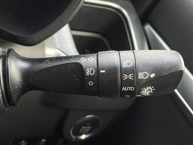 ムーヴ カスタム　ＲＳ　ＳＡ　純正ナビ　フルセグＴＶ　ＦＭ／ＡＭ／ＴＶ／ＢＴ／ＣＤ／ＤＶＤ　衝突軽減ブレーキ　後方コーナーセンサー　横滑り防止　アイドリングストップ　社外アルミホイール　プッシュスタート　オートライト　スマートキー（9枚目）