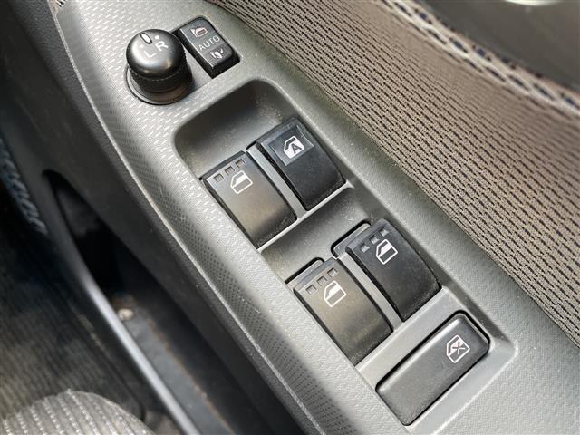 ムーヴ カスタム　ＲＳ　ＳＡ　純正ナビ　フルセグＴＶ　ＦＭ／ＡＭ／ＴＶ／ＢＴ／ＣＤ／ＤＶＤ　衝突軽減ブレーキ　後方コーナーセンサー　横滑り防止　アイドリングストップ　社外アルミホイール　プッシュスタート　オートライト　スマートキー（25枚目）