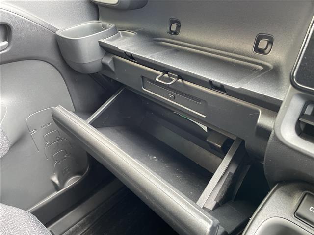 シエンタ ハイブリッドＺ　禁煙車　１０インチディスプレイナビ　フルセグＴＶ　Ｍｉｒａｃａｓｔ　レーダークルーズコントロール　レーンキープアシスト　クリアランスソナー　ブラインドスポットモニター　両側パワースライドドア　ＥＴＣ（37枚目）