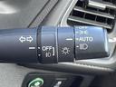 ハイブリッド　禁煙車　ホンダセンシング　純正ナビ　ＨＤＭＩ　衝突軽減ブレーキ　レーンキープアシスト　カーテンエアバッグ　バックカメラ　ビルトインＥＴＣ　前後ドライブレコーダー　純正アルミホイール　純正フロアマット（23枚目）