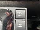 ハイブリッドＺ　禁煙車　１０インチディスプレイナビ　フルセグＴＶ　Ｍｉｒａｃａｓｔ　レーダークルーズコントロール　レーンキープアシスト　クリアランスソナー　ブラインドスポットモニター　両側パワースライドドア　ＥＴＣ（28枚目）