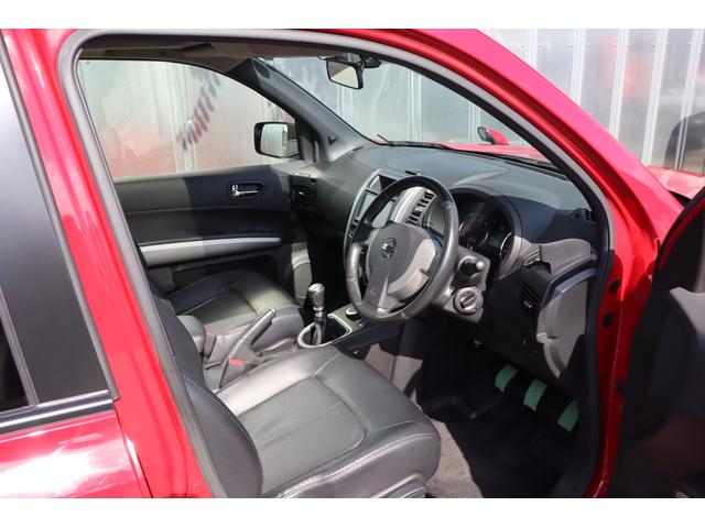 エクストレイル 　６ＭＴ　１オーナーガレージ保管　禁煙車　ディーラー記録簿　サンルーフ　Ｆドラレコ　防水シート　Ｂｌｕｅｔｏｏｔｈ　Ｆオーバーライダー　前後アンダーカバー　バックカメラ　ＥＴＣ　ＳＤナビ　地デジ　ＨＩＤ（35枚目）
