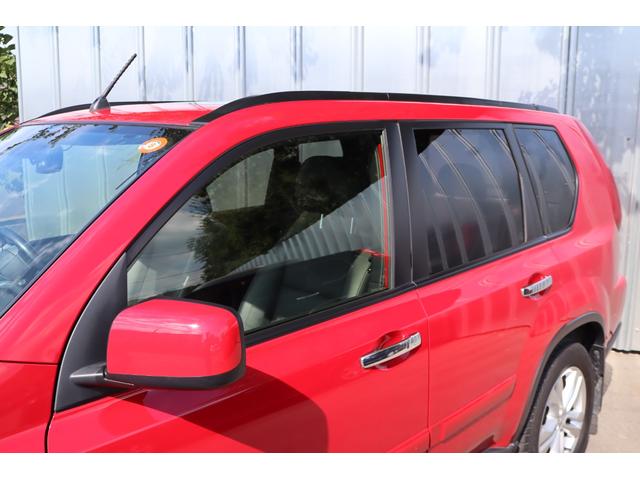 エクストレイル 　６ＭＴ　１オーナーガレージ保管　禁煙車　ディーラー記録簿　サンルーフ　Ｆドラレコ　防水シート　Ｂｌｕｅｔｏｏｔｈ　Ｆオーバーライダー　前後アンダーカバー　バックカメラ　ＥＴＣ　ＳＤナビ　地デジ　ＨＩＤ（47枚目）