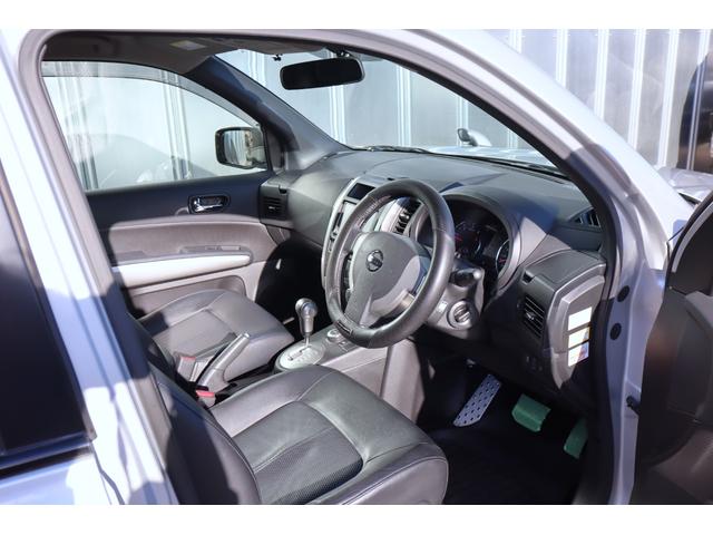 エクストレイル ２０ＧＴ　Ｓ　６速ＡＴディーゼルターボ　ハイパールーフレール　ＢＦグッドリッチトレイルテレーン　スマートキー　メッキベゼルフォグ　バックカメラ　ＥＴＣ　ＨＩＤヘッドライト　寒冷地仕様（29枚目）