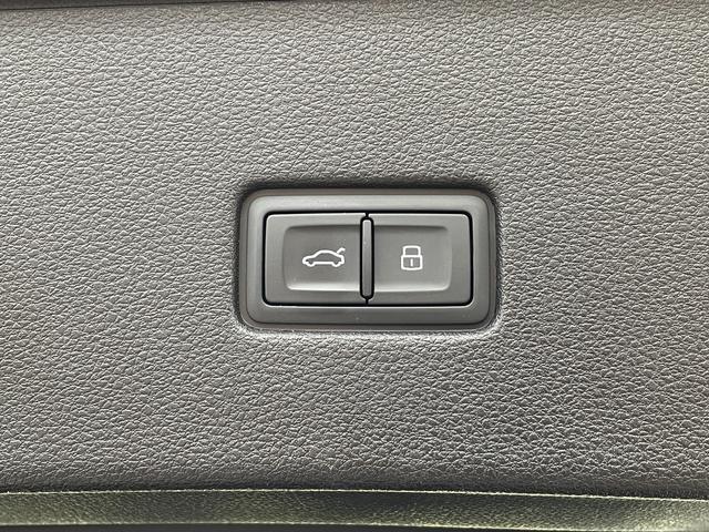 Ｑ８ ５５ＴＦＳＩクワトロ　デビューパッケージＳライン　純正ナビ　ＡＭ　ＦＭ　Ｂｌｕｅｔｏｏｔｈ　フルセグＴＶ　全方位カメラ　衝突軽減ブレーキ　レーンキープアシスト　コーナーセンサー　クルーズコントロール　電動リアゲート　オートライト　ダウンヒルアシスト（12枚目）
