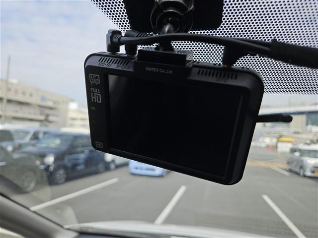 セレナ ｅ－パワー　ＸＶ　純正ナビ　フルセグ　両側パワースライドドア　バックカメラ　アラウンドビューモニター　ビルトインＥＴＣ　ドラレコ　クルコン　エマージェンシーブレーキ　パーソナルテーブル　ＵＳＢ電源ソケット　禁煙車（6枚目）