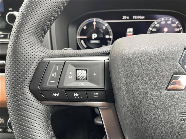 アウトランダーPHEV P 純正ナビ フルセグTV Bluetooth AM FM アラウンドビューモニター ETC 衝突軽減ブレーキ レーダークルーズコントロール パワーバックドア パワーシート ハンドルヒーター パドルシフト(19枚目)