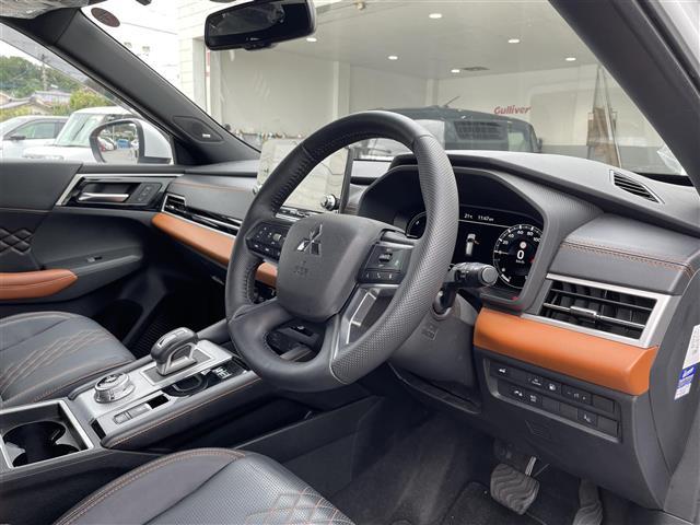 アウトランダーPHEV P 純正ナビ フルセグTV Bluetooth AM FM アラウンドビューモニター ETC 衝突軽減ブレーキ レーダークルーズコントロール パワーバックドア パワーシート ハンドルヒーター パドルシフト(35枚目)