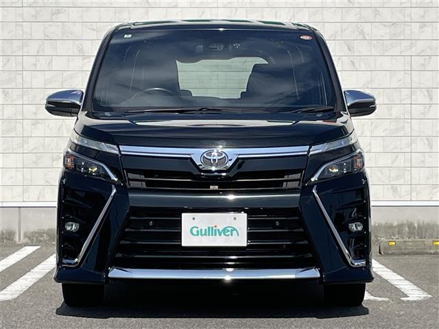 ヴォクシー ＺＳ　煌ＩＩ　純正ＳＤナビ（ＣＤ／ＤＶＤ／ＡＭ／ＦＭ／ＢＴ）　フルセグＴＶ　ＴＶキャンセラー　ステアリングスイッチ　クルーズコントロール　両側パワースライドドア　アイドリングストップ　車線逸脱警報（2枚目）