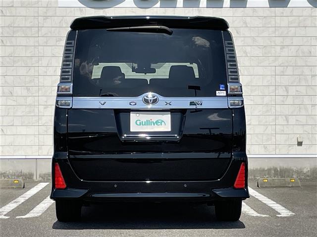 ヴォクシー ＺＳ　煌ＩＩ　純正ＳＤナビ（ＣＤ／ＤＶＤ／ＡＭ／ＦＭ／ＢＴ）　フルセグＴＶ　ＴＶキャンセラー　ステアリングスイッチ　クルーズコントロール　両側パワースライドドア　アイドリングストップ　車線逸脱警報（3枚目）