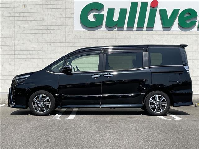 ヴォクシー ＺＳ　煌ＩＩ　純正ＳＤナビ（ＣＤ／ＤＶＤ／ＡＭ／ＦＭ／ＢＴ）　フルセグＴＶ　ＴＶキャンセラー　ステアリングスイッチ　クルーズコントロール　両側パワースライドドア　アイドリングストップ　車線逸脱警報（4枚目）