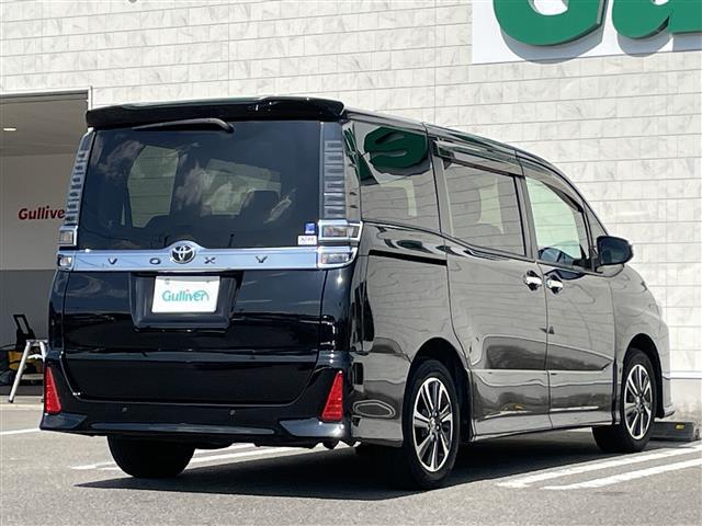 ヴォクシー ＺＳ　煌ＩＩ　純正ＳＤナビ（ＣＤ／ＤＶＤ／ＡＭ／ＦＭ／ＢＴ）　フルセグＴＶ　ＴＶキャンセラー　ステアリングスイッチ　クルーズコントロール　両側パワースライドドア　アイドリングストップ　車線逸脱警報（7枚目）