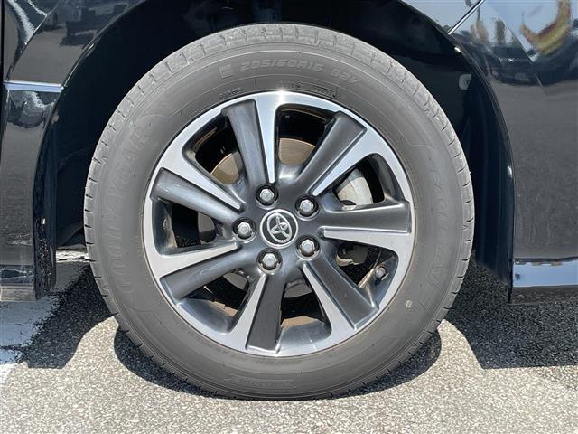 ヴォクシー ＺＳ　煌ＩＩ　純正ＳＤナビ（ＣＤ／ＤＶＤ／ＡＭ／ＦＭ／ＢＴ）　フルセグＴＶ　ＴＶキャンセラー　ステアリングスイッチ　クルーズコントロール　両側パワースライドドア　アイドリングストップ　車線逸脱警報（9枚目）