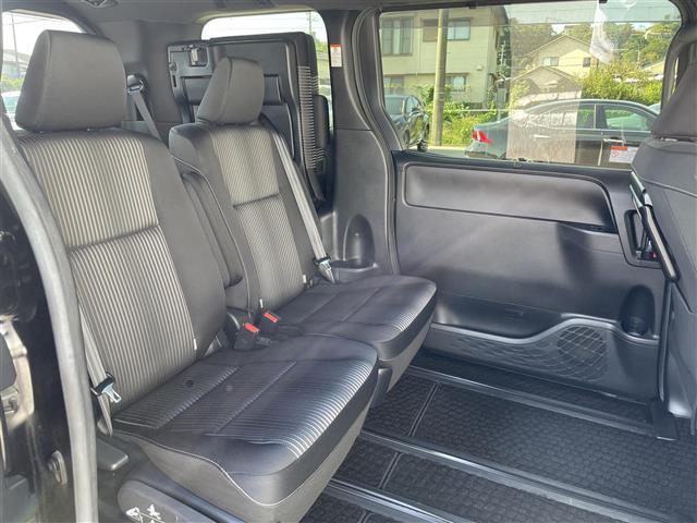 ヴォクシー ＺＳ　煌ＩＩ　純正ＳＤナビ（ＣＤ／ＤＶＤ／ＡＭ／ＦＭ／ＢＴ）　フルセグＴＶ　ＴＶキャンセラー　ステアリングスイッチ　クルーズコントロール　両側パワースライドドア　アイドリングストップ　車線逸脱警報（19枚目）