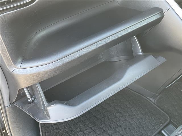 ヴォクシー ＺＳ　煌ＩＩ　純正ＳＤナビ（ＣＤ／ＤＶＤ／ＡＭ／ＦＭ／ＢＴ）　フルセグＴＶ　ＴＶキャンセラー　ステアリングスイッチ　クルーズコントロール　両側パワースライドドア　アイドリングストップ　車線逸脱警報（23枚目）