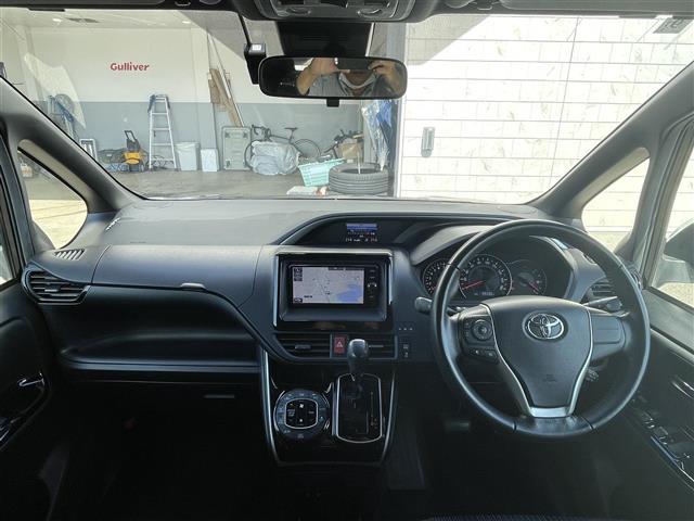 ヴォクシー ＺＳ　煌ＩＩ　純正ＳＤナビ（ＣＤ／ＤＶＤ／ＡＭ／ＦＭ／ＢＴ）　フルセグＴＶ　ＴＶキャンセラー　ステアリングスイッチ　クルーズコントロール　両側パワースライドドア　アイドリングストップ　車線逸脱警報（42枚目）