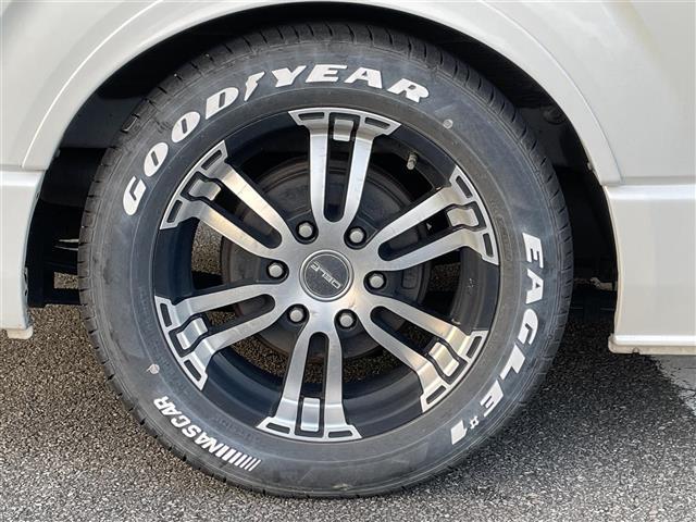 ハイエースバン スーパーGL ダーク プライムII 純正ナビ Bluetooth DVD CD フルセグTV パノラミックビューモニター 前後ドライブレコーダー デジタルインナーミラー 衝突軽減ブレーキ オートハイビーム プッシュスタート スマートキー(10枚目)