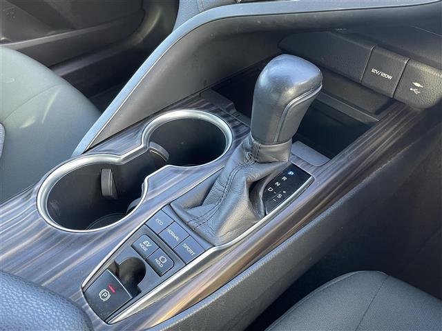 カムリ G ☆純正ナビ(AM/FM/BT/SD/DVD/TV) サンルーフ オートライト オートハイビーム クルーズコントロール ETC2.0 ドライブレコーダー 電動格納ミラー 純正アルミ17インチ(11枚目)