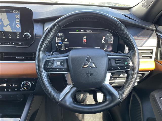 アウトランダーPHEV P 純正ナビ Bluetooth フルセグTV 置くだけ充電 レーダークルーズコントロール D/N席シートヒーター ハンドルヒーター D/N席パワーシート パワーバックドア パドルシフト サンルーフ(6枚目)