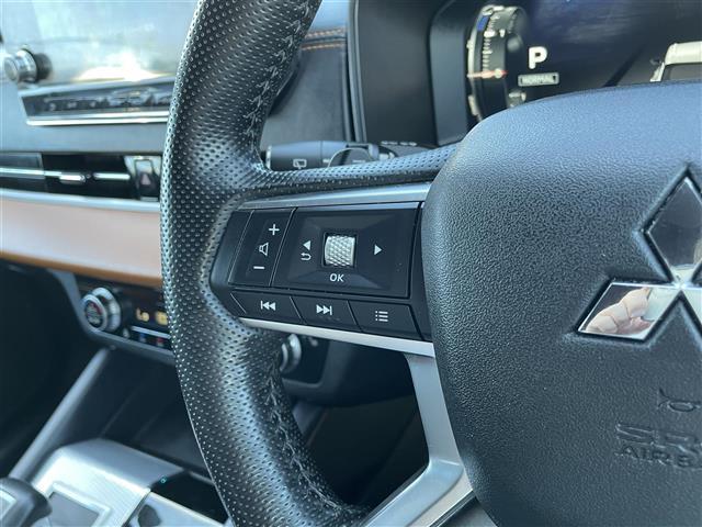 アウトランダーPHEV P 純正ナビ Bluetooth フルセグTV 置くだけ充電 レーダークルーズコントロール D/N席シートヒーター ハンドルヒーター D/N席パワーシート パワーバックドア パドルシフト サンルーフ(7枚目)