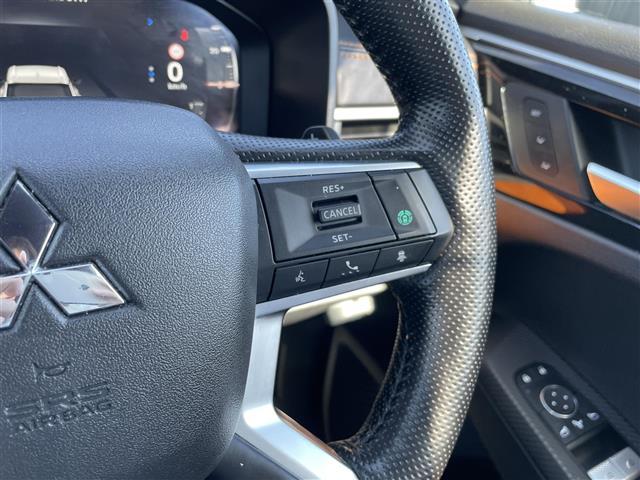 アウトランダーPHEV P 純正ナビ Bluetooth フルセグTV 置くだけ充電 レーダークルーズコントロール D/N席シートヒーター ハンドルヒーター D/N席パワーシート パワーバックドア パドルシフト サンルーフ(8枚目)