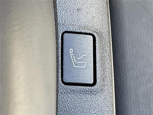 アウトランダーPHEV P 純正ナビ Bluetooth フルセグTV 置くだけ充電 レーダークルーズコントロール D/N席シートヒーター ハンドルヒーター D/N席パワーシート パワーバックドア パドルシフト サンルーフ(17枚目)