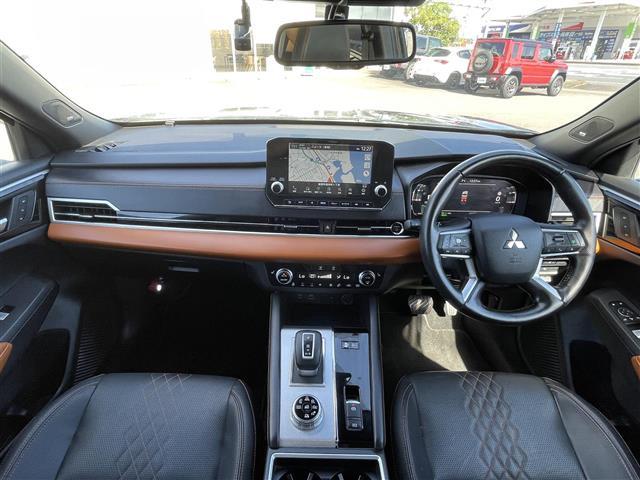 アウトランダーPHEV P 純正ナビ Bluetooth フルセグTV 置くだけ充電 レーダークルーズコントロール D/N席シートヒーター ハンドルヒーター D/N席パワーシート パワーバックドア パドルシフト サンルーフ(42枚目)