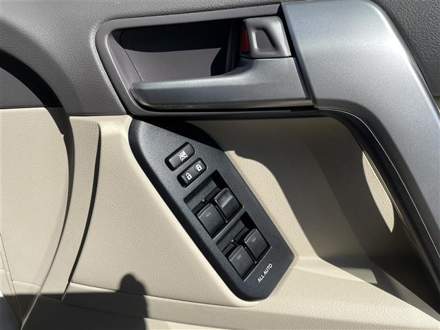 ランドクルーザープラド TX Lパッケージ マットブラックエディション 純正ディスプレイオーディオ Bluetooth HDMI AM FM パワーシート シートヒーター ベンチレーション 衝突軽減ブレーキ オートハイビーム LEDヘッドライト レザーシート ETC2.0(9枚目)