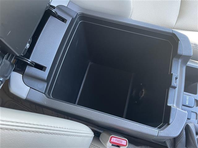 ランドクルーザープラド TX Lパッケージ マットブラックエディション 純正ディスプレイオーディオ Bluetooth HDMI AM FM パワーシート シートヒーター ベンチレーション 衝突軽減ブレーキ オートハイビーム LEDヘッドライト レザーシート ETC2.0(16枚目)