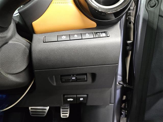 キックス Ｘ　ツートーンインテリアエディション　ワンオーナー　純正ナビ　フルセグ　バックカメラ　アラウンドビューモニター　ビルトインＥＴＣ　ドラレコ　セーフティアシスト　革巻きステアリング　シートヒーター　シルバールーフレール　禁煙車（4枚目）