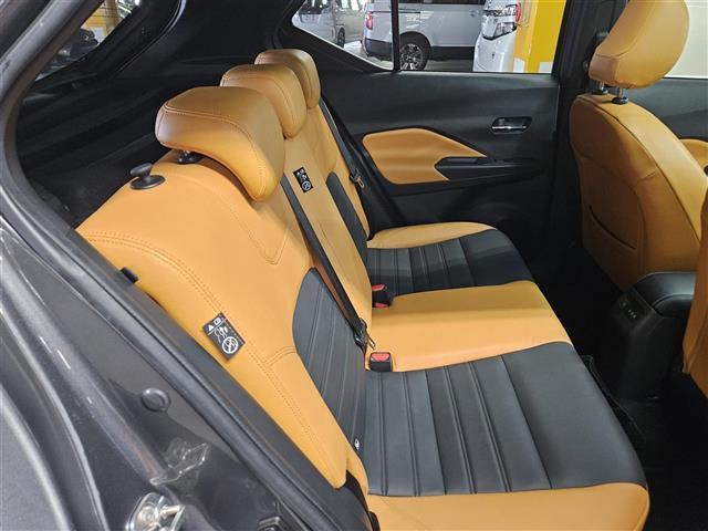 キックス Ｘ　ツートーンインテリアエディション　ワンオーナー　純正ナビ　フルセグ　バックカメラ　アラウンドビューモニター　ビルトインＥＴＣ　ドラレコ　セーフティアシスト　革巻きステアリング　シートヒーター　シルバールーフレール　禁煙車（9枚目）