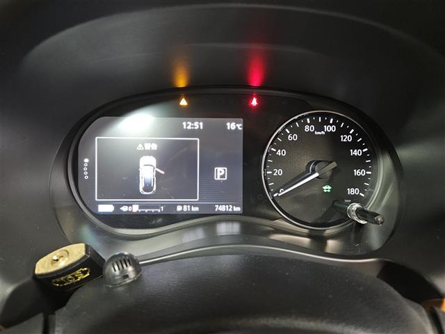 キックス Ｘ　ツートーンインテリアエディション　ワンオーナー　純正ナビ　フルセグ　バックカメラ　アラウンドビューモニター　ビルトインＥＴＣ　ドラレコ　セーフティアシスト　革巻きステアリング　シートヒーター　シルバールーフレール　禁煙車（16枚目）
