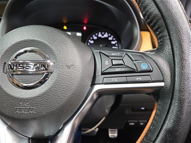 キックス Ｘ　ツートーンインテリアエディション　ワンオーナー　純正ナビ　フルセグ　バックカメラ　アラウンドビューモニター　ビルトインＥＴＣ　ドラレコ　セーフティアシスト　革巻きステアリング　シートヒーター　シルバールーフレール　禁煙車（18枚目）