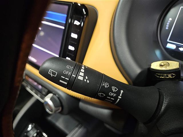 キックス Ｘ　ツートーンインテリアエディション　ワンオーナー　純正ナビ　フルセグ　バックカメラ　アラウンドビューモニター　ビルトインＥＴＣ　ドラレコ　セーフティアシスト　革巻きステアリング　シートヒーター　シルバールーフレール　禁煙車（19枚目）