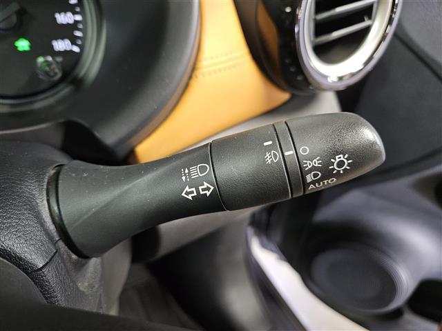 キックス Ｘ　ツートーンインテリアエディション　ワンオーナー　純正ナビ　フルセグ　バックカメラ　アラウンドビューモニター　ビルトインＥＴＣ　ドラレコ　セーフティアシスト　革巻きステアリング　シートヒーター　シルバールーフレール　禁煙車（20枚目）