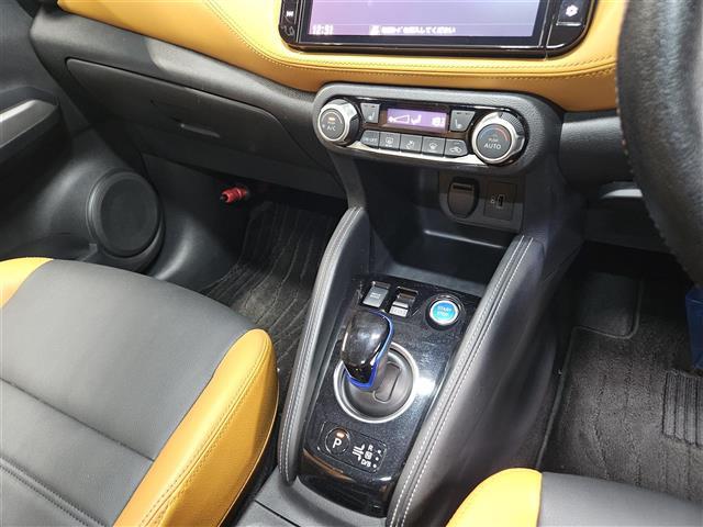 キックス Ｘ　ツートーンインテリアエディション　ワンオーナー　純正ナビ　フルセグ　バックカメラ　アラウンドビューモニター　ビルトインＥＴＣ　ドラレコ　セーフティアシスト　革巻きステアリング　シートヒーター　シルバールーフレール　禁煙車（21枚目）