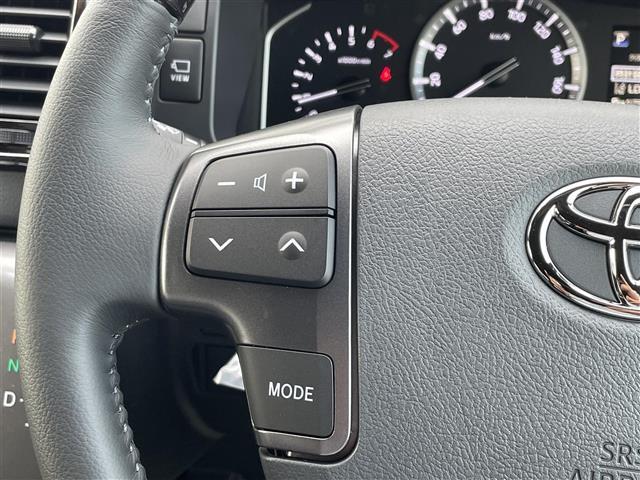 ハイエースバン スーパーＧＬ　ダーク　プライムＩＩ　プッシュスタート　ドライブレコーダー　バックカメラ　パワーステアリング　パワーウィンドウ　ハーフレザーシート　オートライト　純正アルミホイール　純正ＬＥＤヘッドライト　オートライト　盗難防止装置（4枚目）