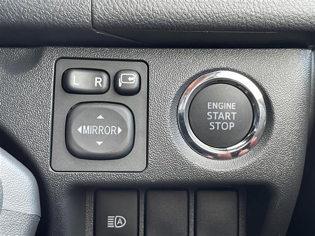 ハイエースバン スーパーＧＬ　ダーク　プライムＩＩ　プッシュスタート　ドライブレコーダー　バックカメラ　パワーステアリング　パワーウィンドウ　ハーフレザーシート　オートライト　純正アルミホイール　純正ＬＥＤヘッドライト　オートライト　盗難防止装置（9枚目）